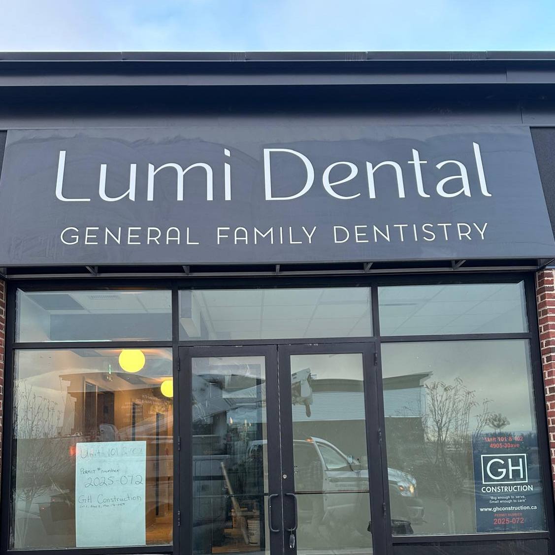 Lumi Dental - Storefront fascia letters