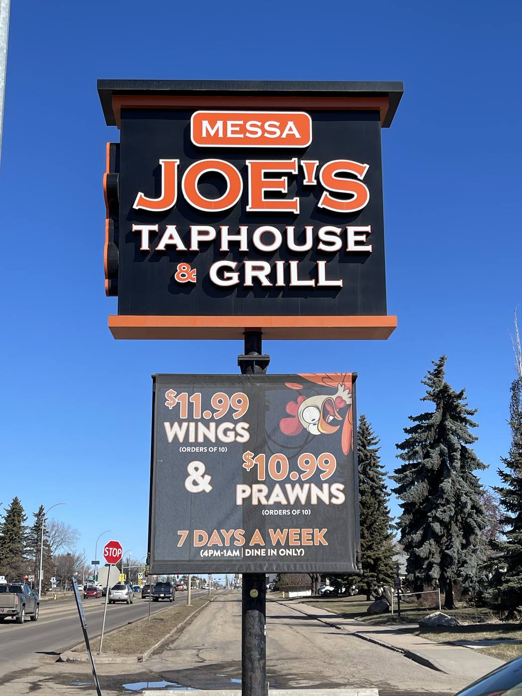 Messa Joe's Taphouse & Grill - Pylon with reader board