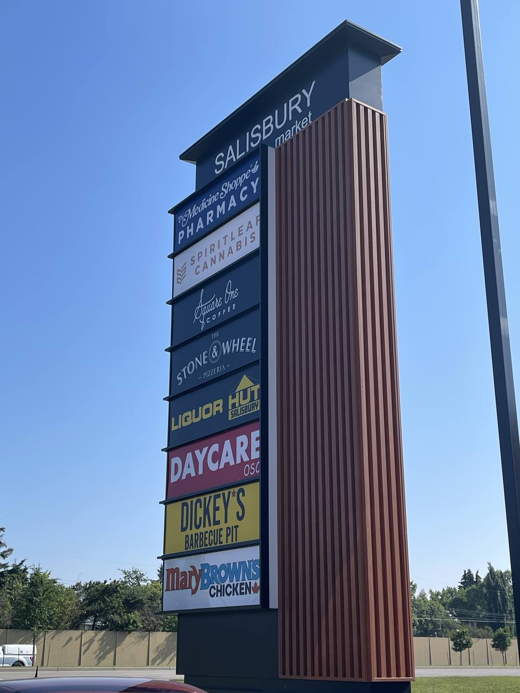 Multi-tenant pylon - Edmonton sign project