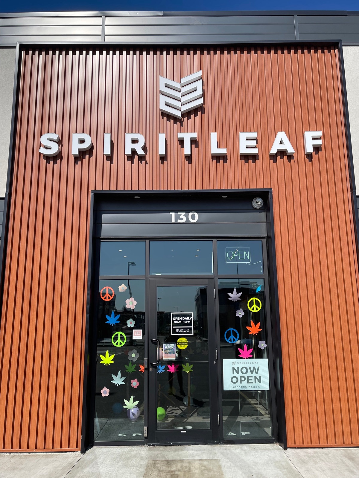 Spiritleaf storefront with dimensional channel letters above the entrance